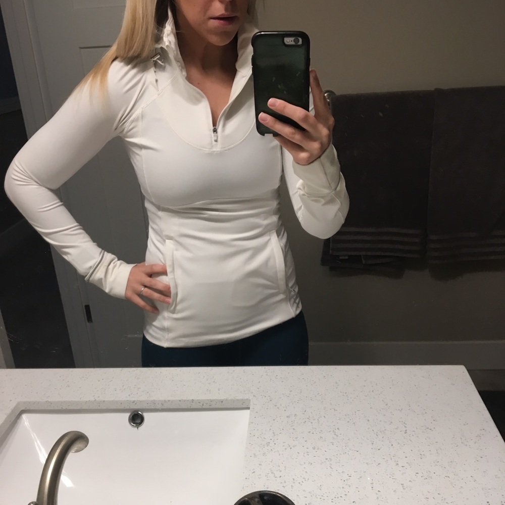 Lululemon Rain on Train on Pull over size 4 WHITE